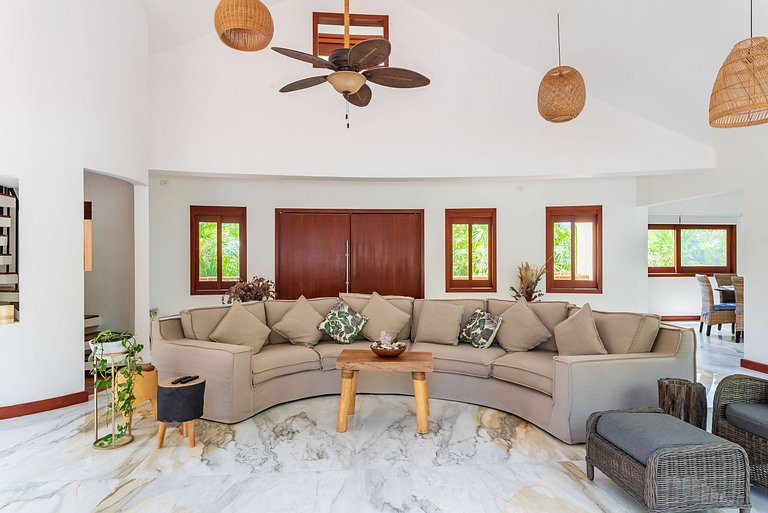 villa de lujo autosustentable con playa privada