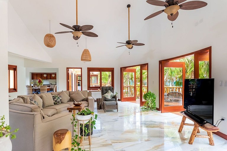villa de lujo autosustentable con playa privada