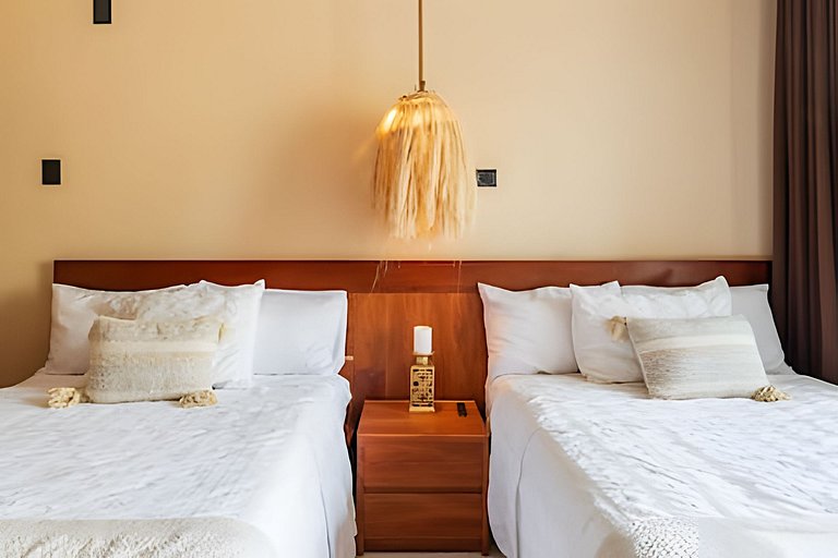 Suite Boutique P/2 | Swim Up · Patio & Kitchenette
