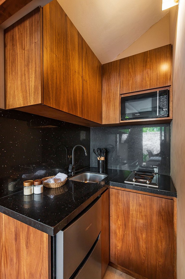 Suite Boutique P/2 | Swim Up · Patio & Kitchenette