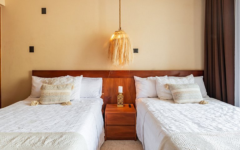 Suite Boutique P/2 | Swim Up · Patio & Kitchenette