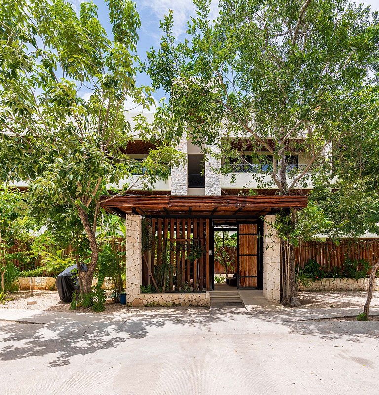 Suite Boutique P/2 | Swim Up · Patio & Kitchenette